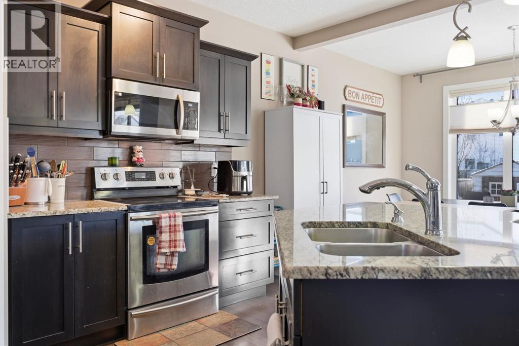 639 Copperpond Circle Se, Calgary, Alberta