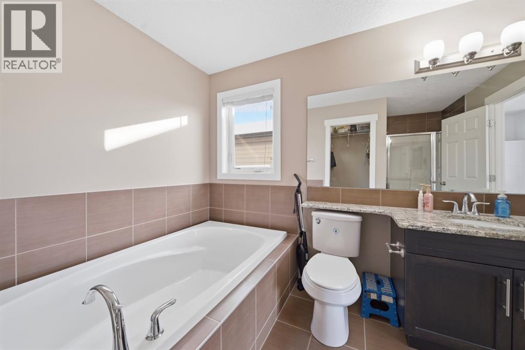 639 Copperpond Circle Se, Calgary, Alberta