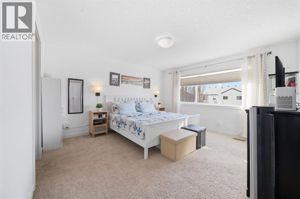 639 Copperpond Circle Se, Calgary, Alberta