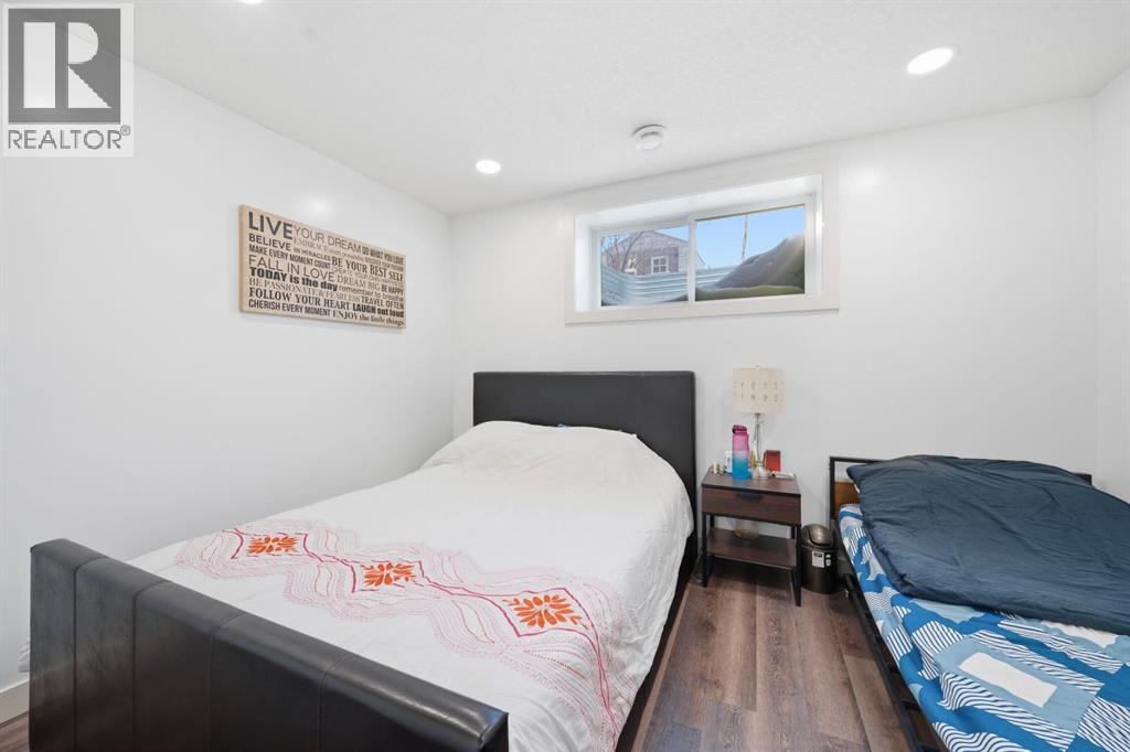 639 Copperpond Circle Se, Calgary, Alberta