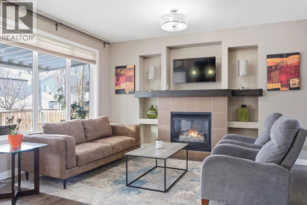 639 Copperpond Circle Se, Calgary, Alberta