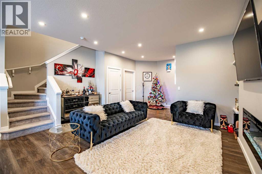 93 Memorial Parkway, Rural Red Deer County, Alberta