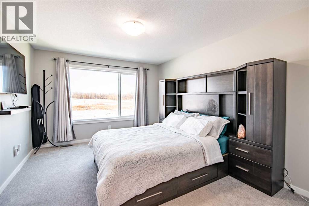 93 Memorial Parkway, Rural Red Deer County, Alberta