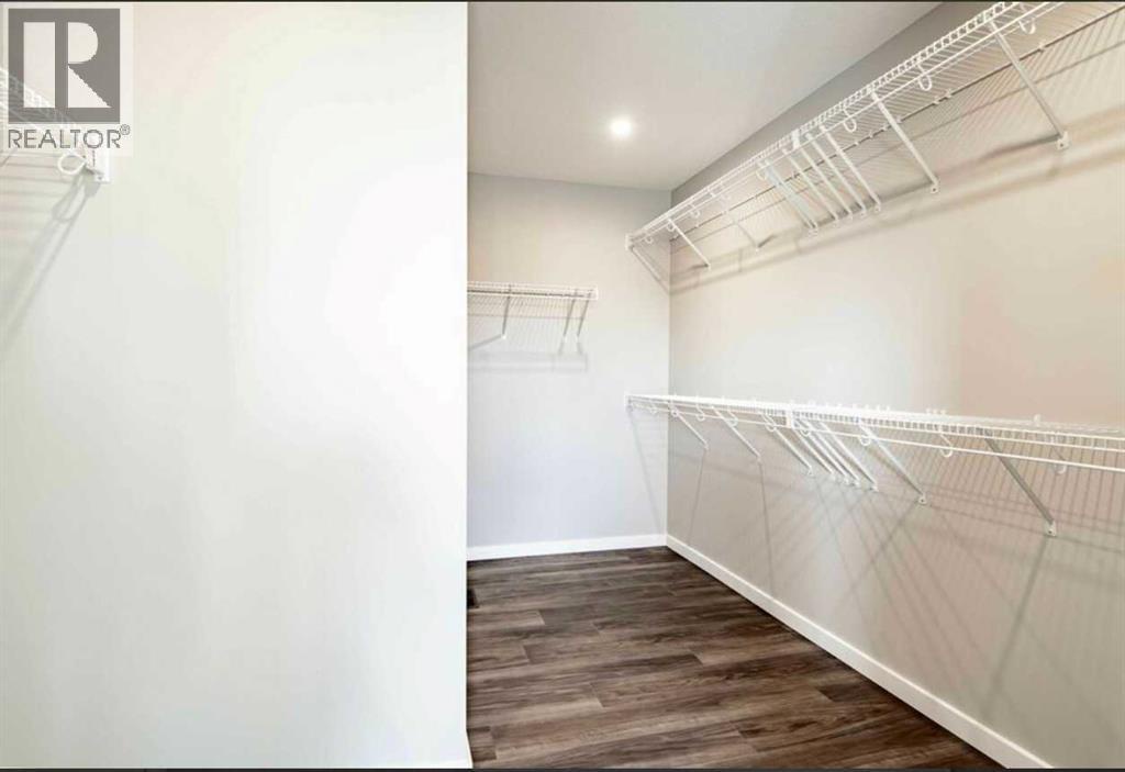 93 Memorial Parkway, Rural Red Deer County, Alberta