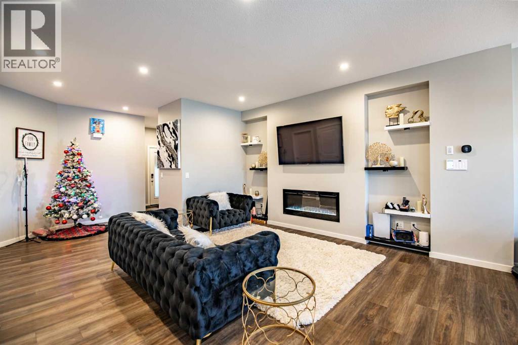 93 Memorial Parkway, Rural Red Deer County, Alberta