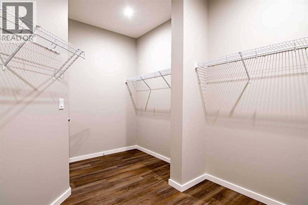 93 Memorial Parkway, Rural Red Deer County, Alberta