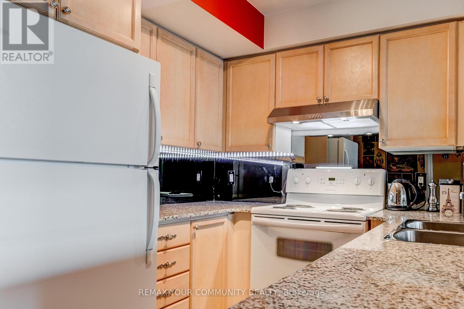 813 - 17 Barberry Place, Toronto (bayview Village), Ontario