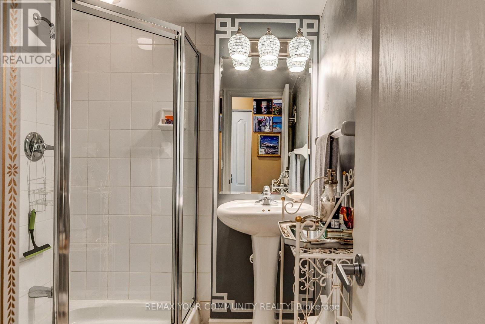 813 - 17 Barberry Place, Toronto (bayview Village), Ontario