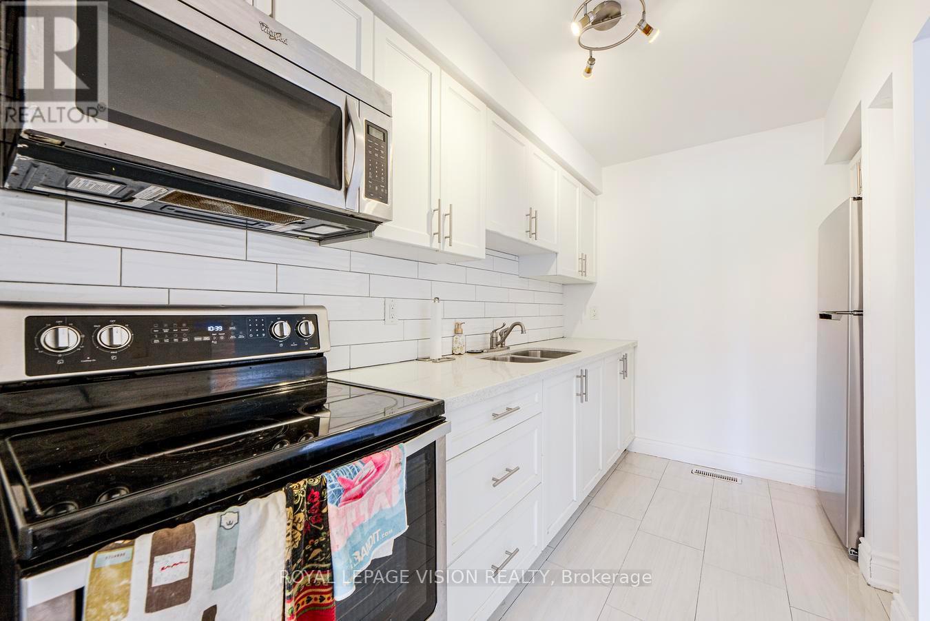 8 - 301 Washburn Way, Toronto (malvern), Ontario