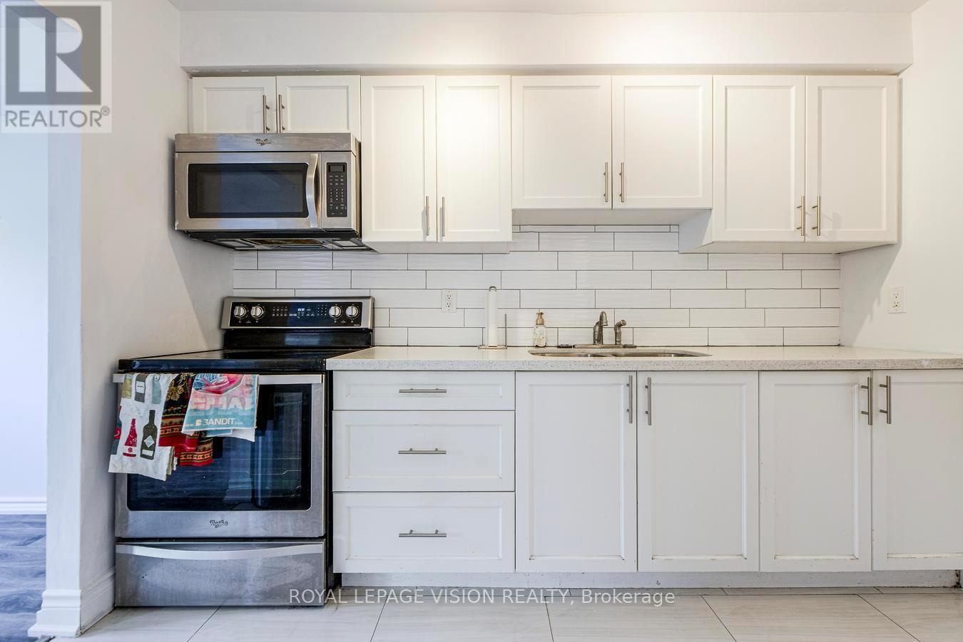 8 - 301 Washburn Way, Toronto (malvern), Ontario