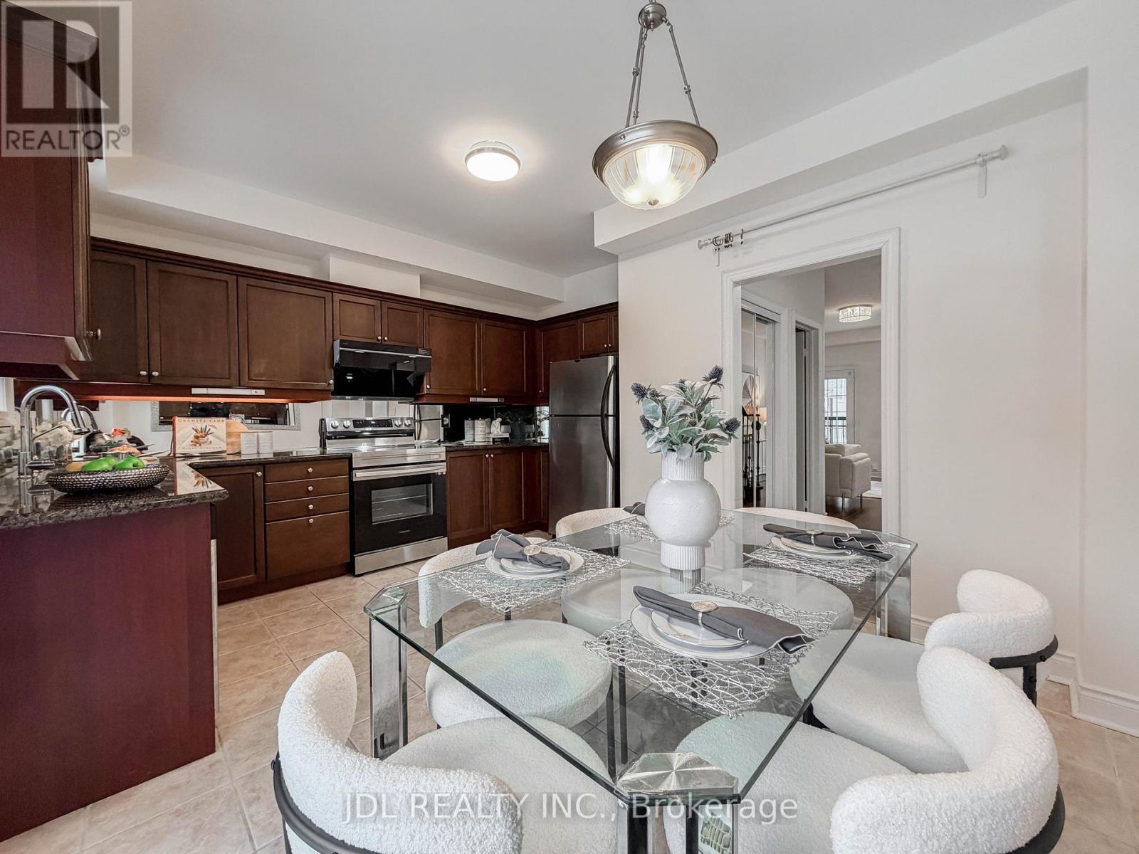 3 Garvin Mews, Toronto (willowdale East), Ontario