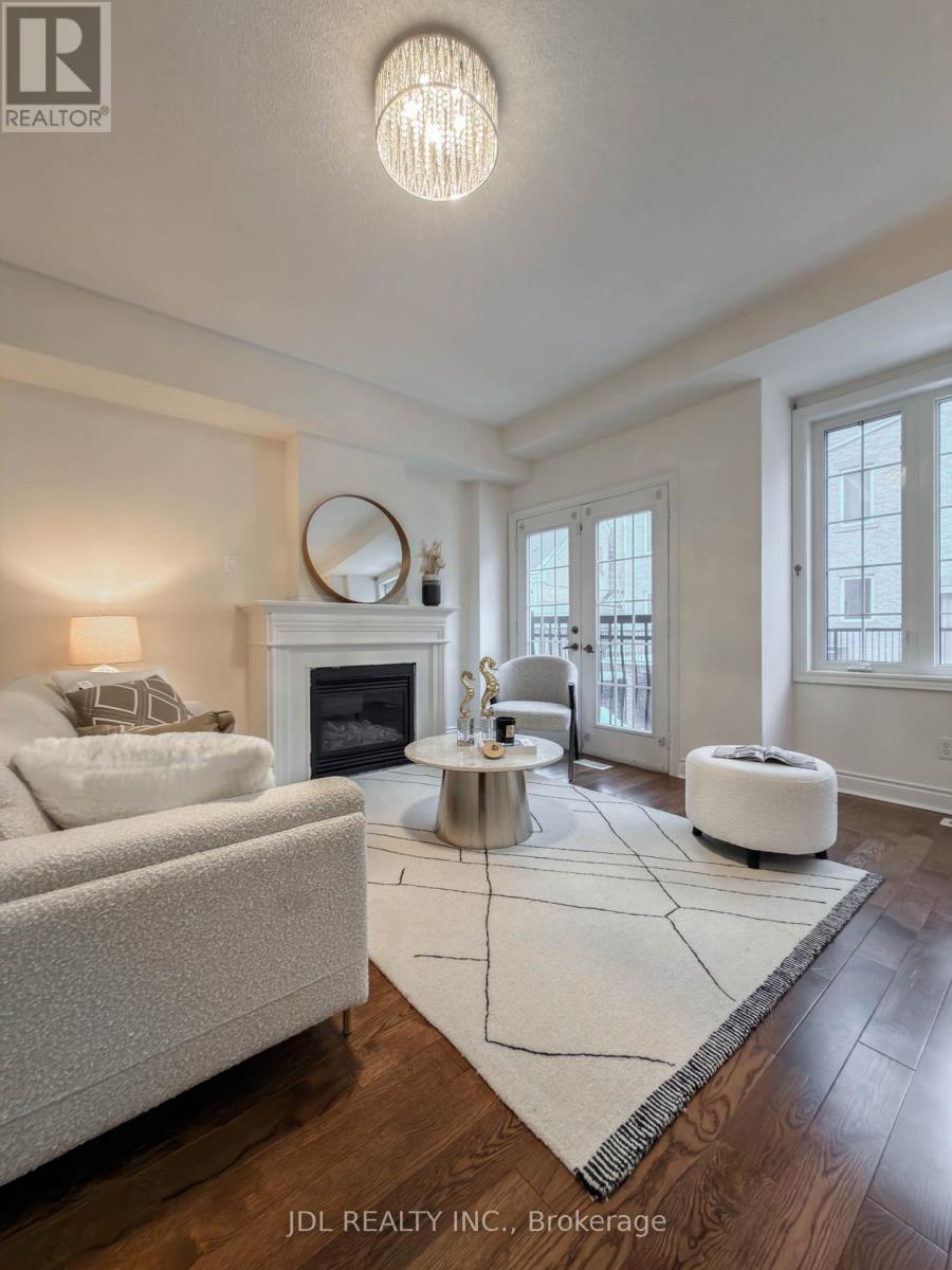 3 Garvin Mews, Toronto (willowdale East), Ontario