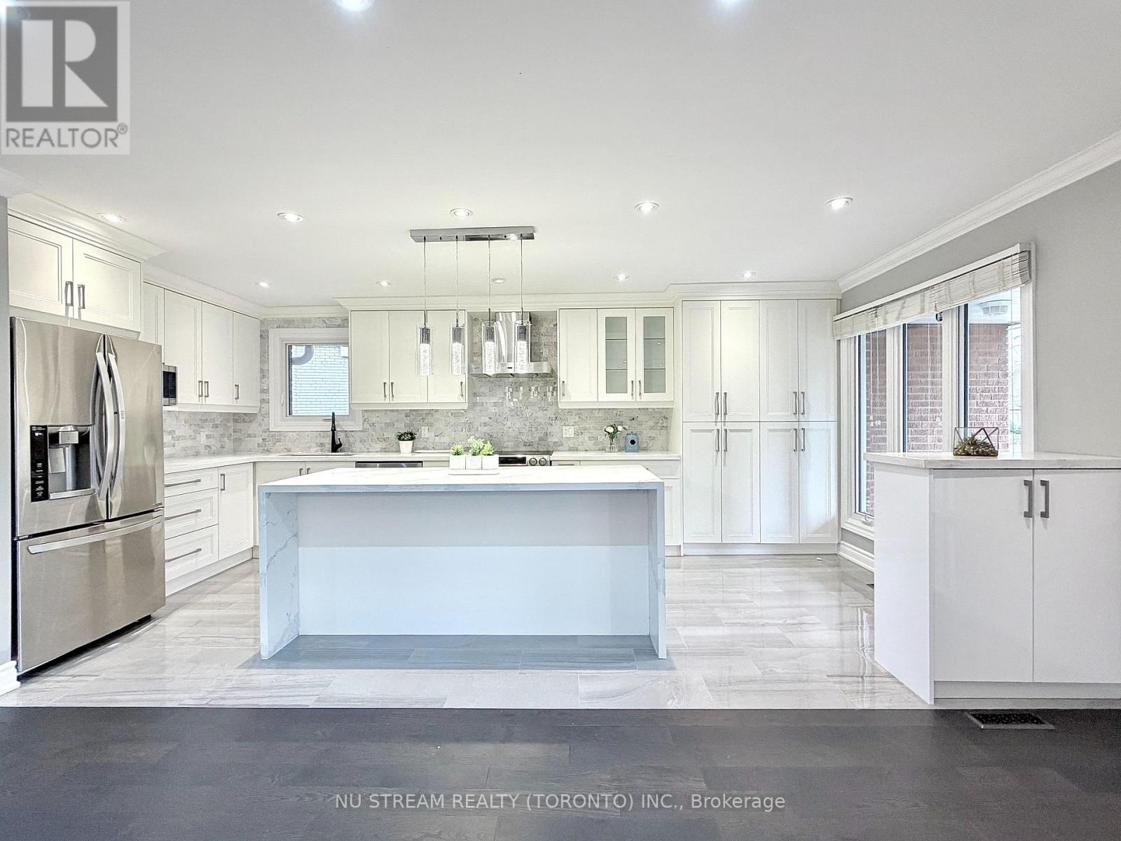 3 Mosedale Crescent, Toronto (don Valley Village), Ontario