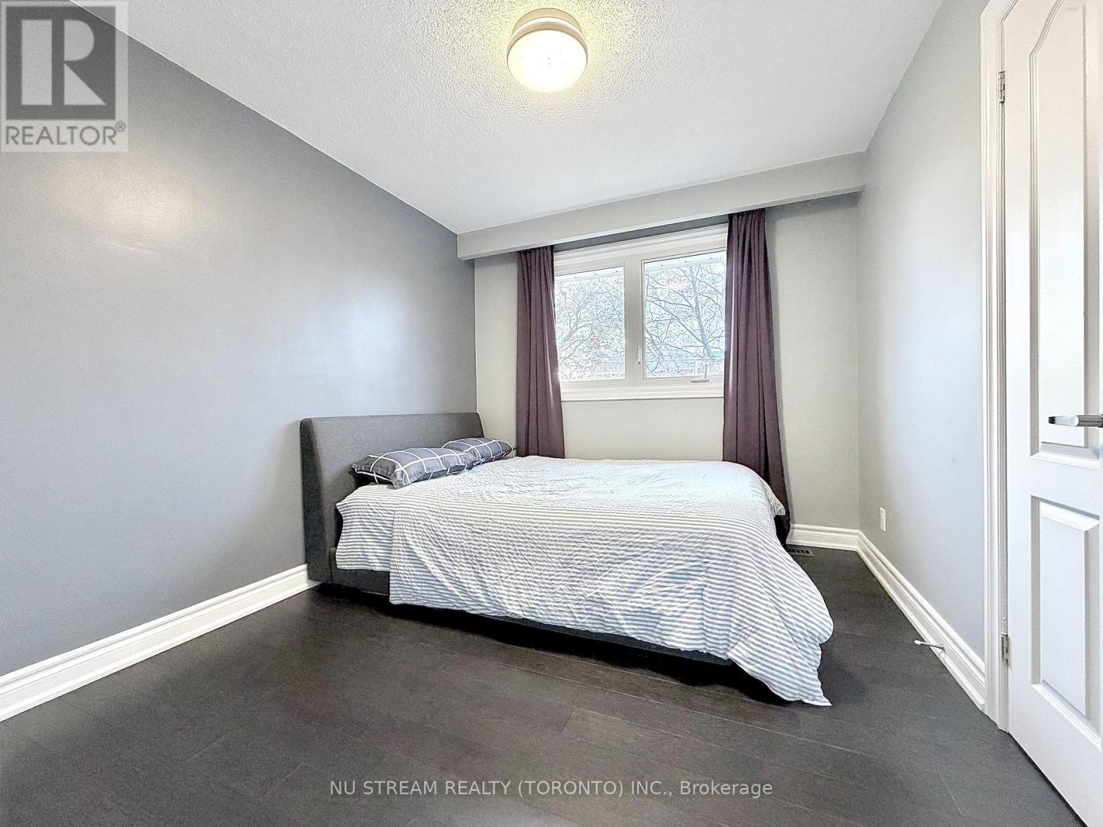 3 Mosedale Crescent, Toronto (don Valley Village), Ontario