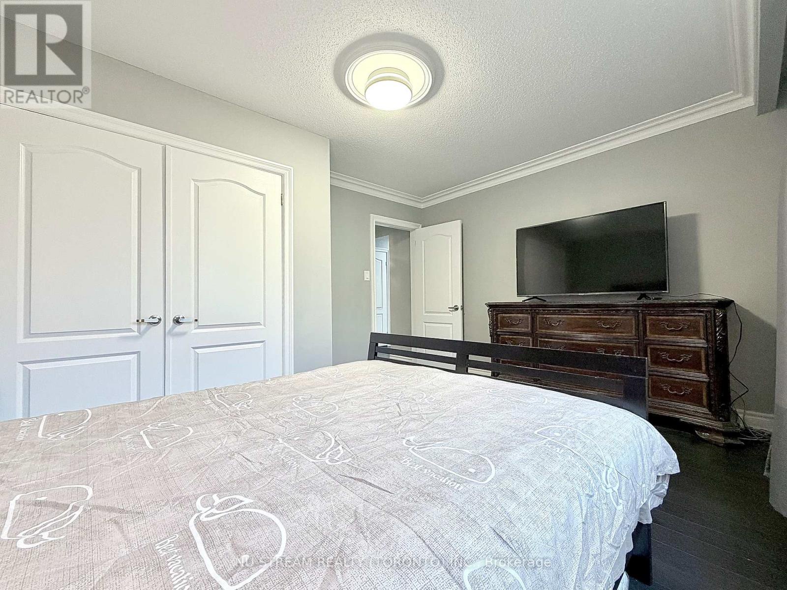 3 Mosedale Crescent, Toronto (don Valley Village), Ontario