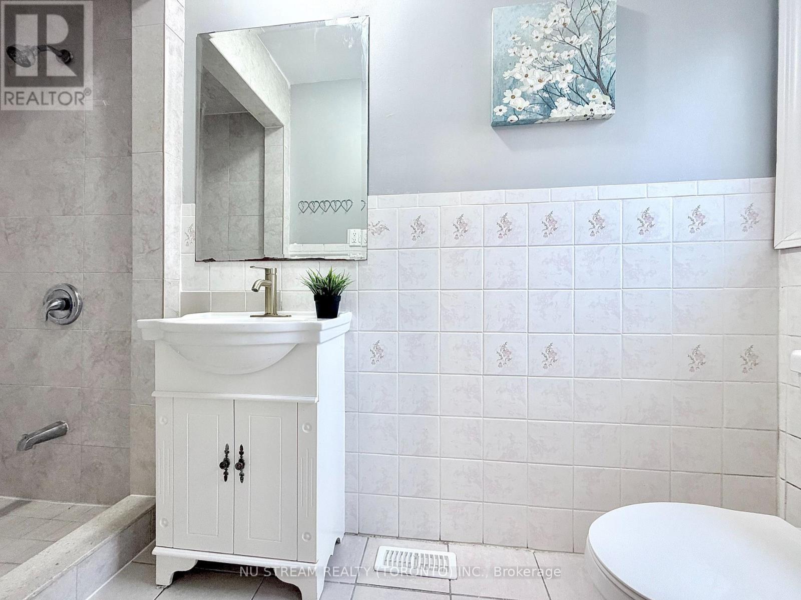 3 Mosedale Crescent, Toronto (don Valley Village), Ontario