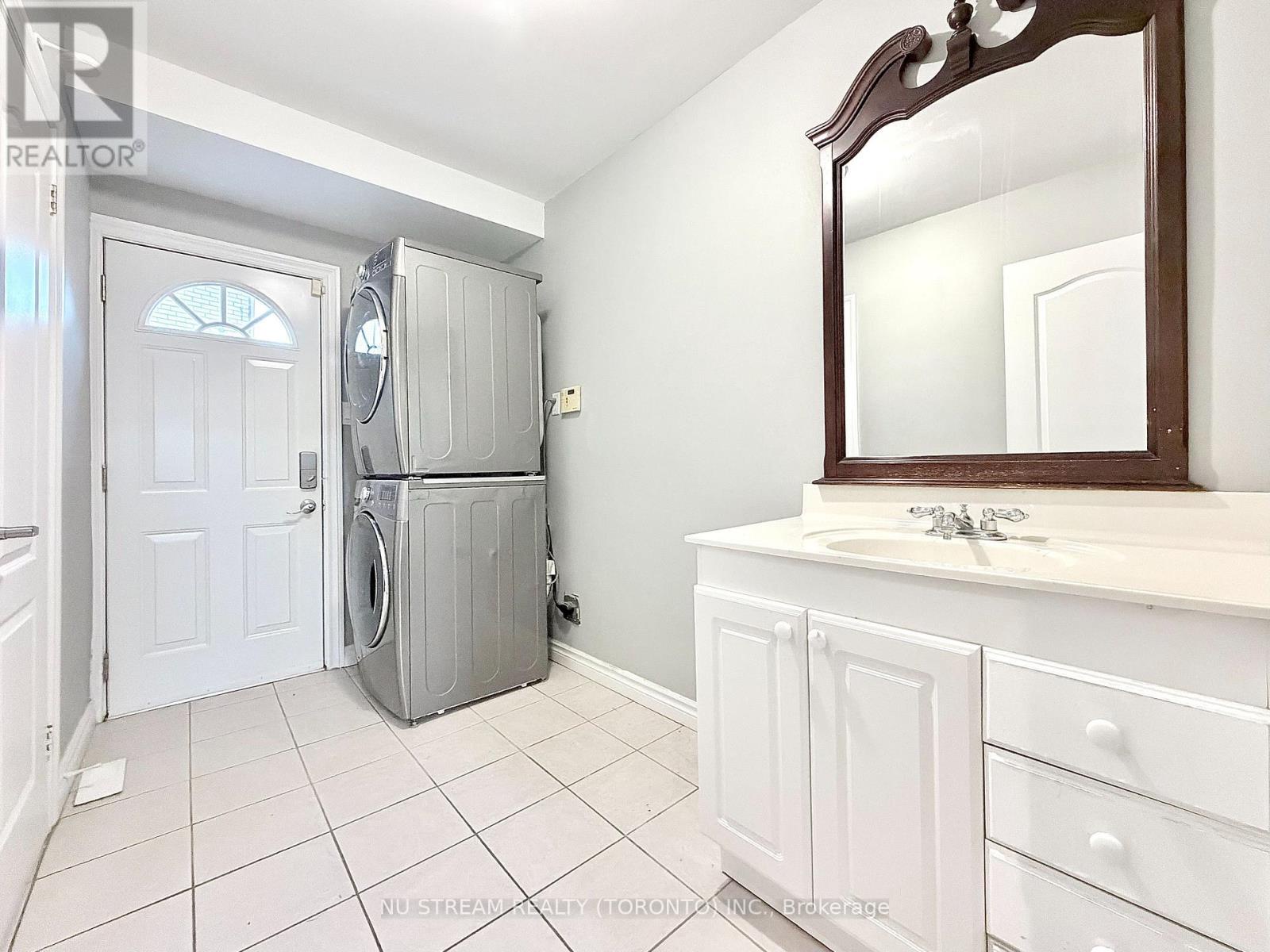 3 Mosedale Crescent, Toronto (don Valley Village), Ontario