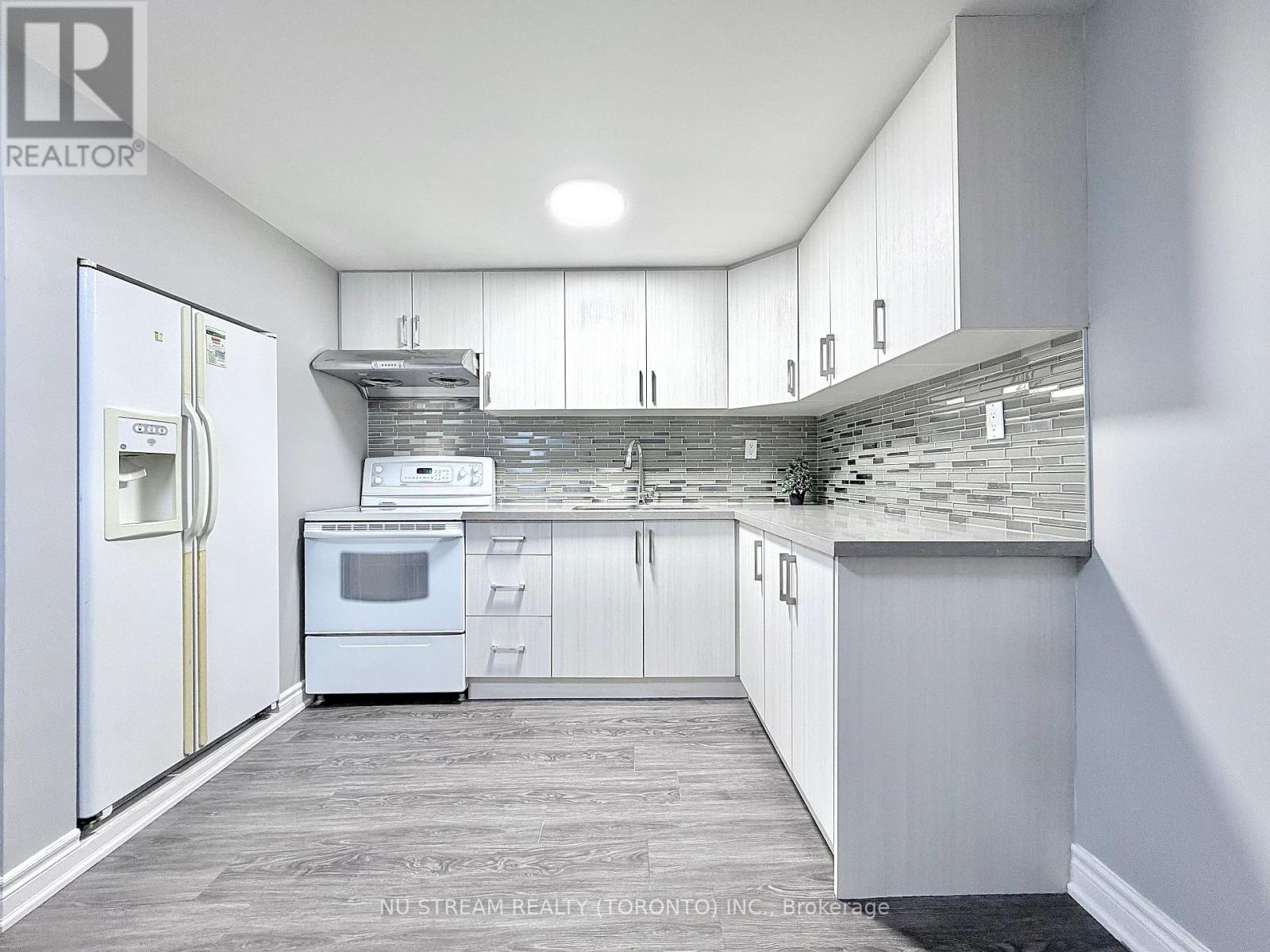 3 Mosedale Crescent, Toronto (don Valley Village), Ontario