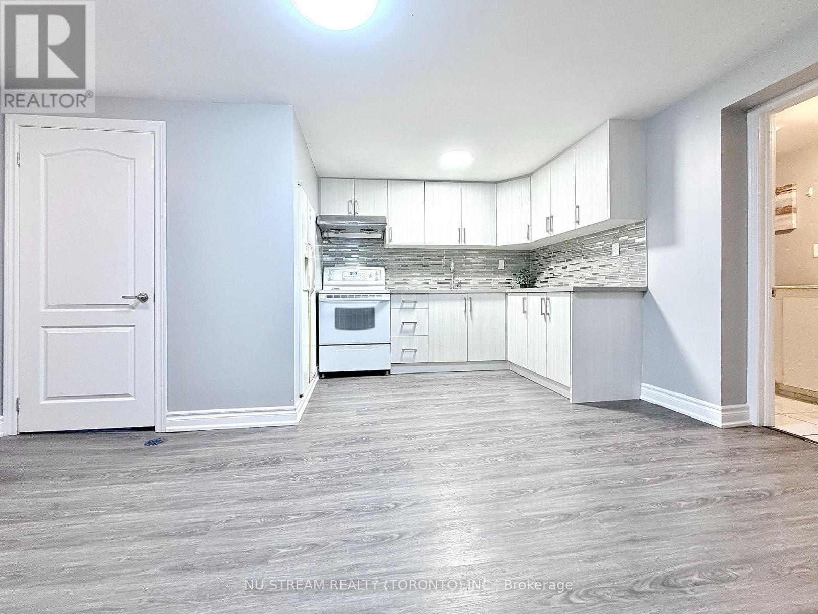 3 Mosedale Crescent, Toronto (don Valley Village), Ontario