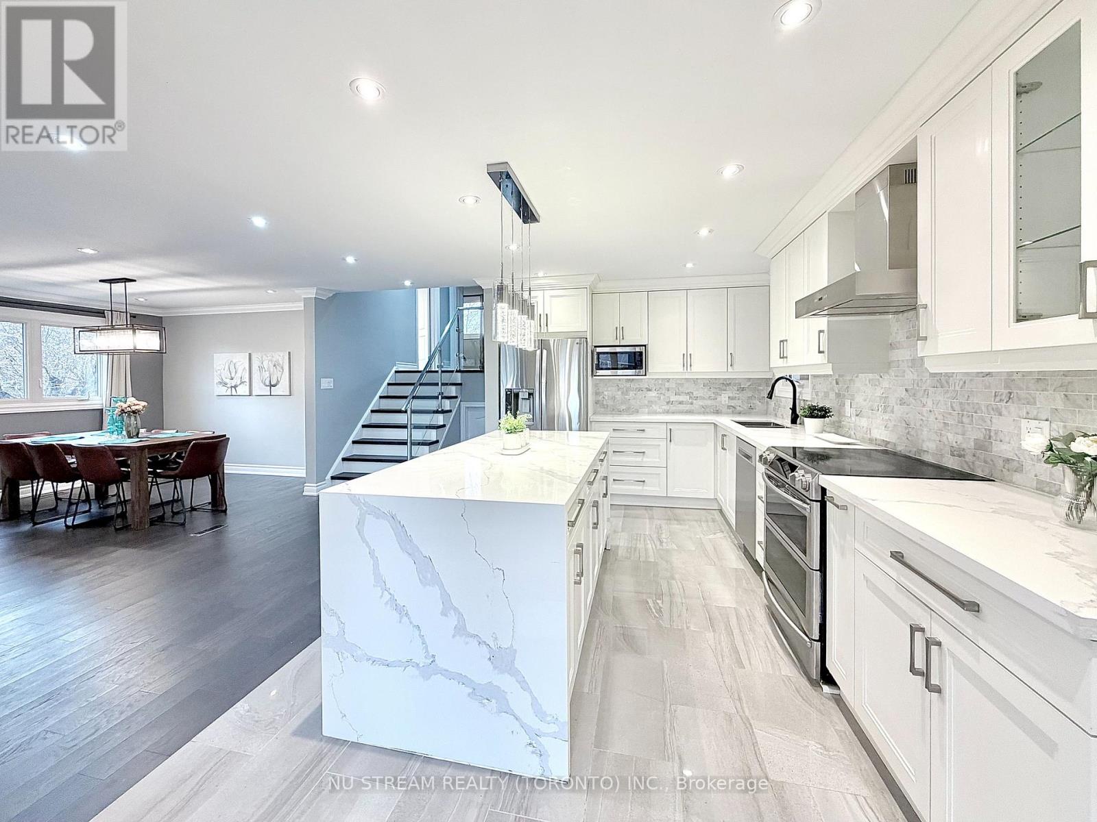 3 Mosedale Crescent, Toronto (don Valley Village), Ontario