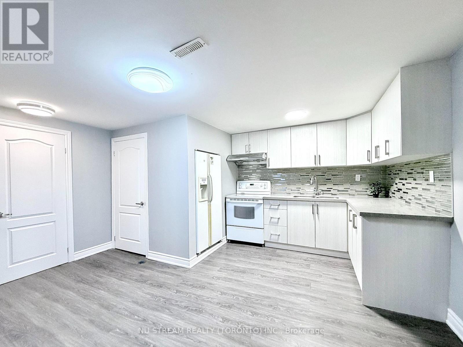 3 Mosedale Crescent, Toronto (don Valley Village), Ontario