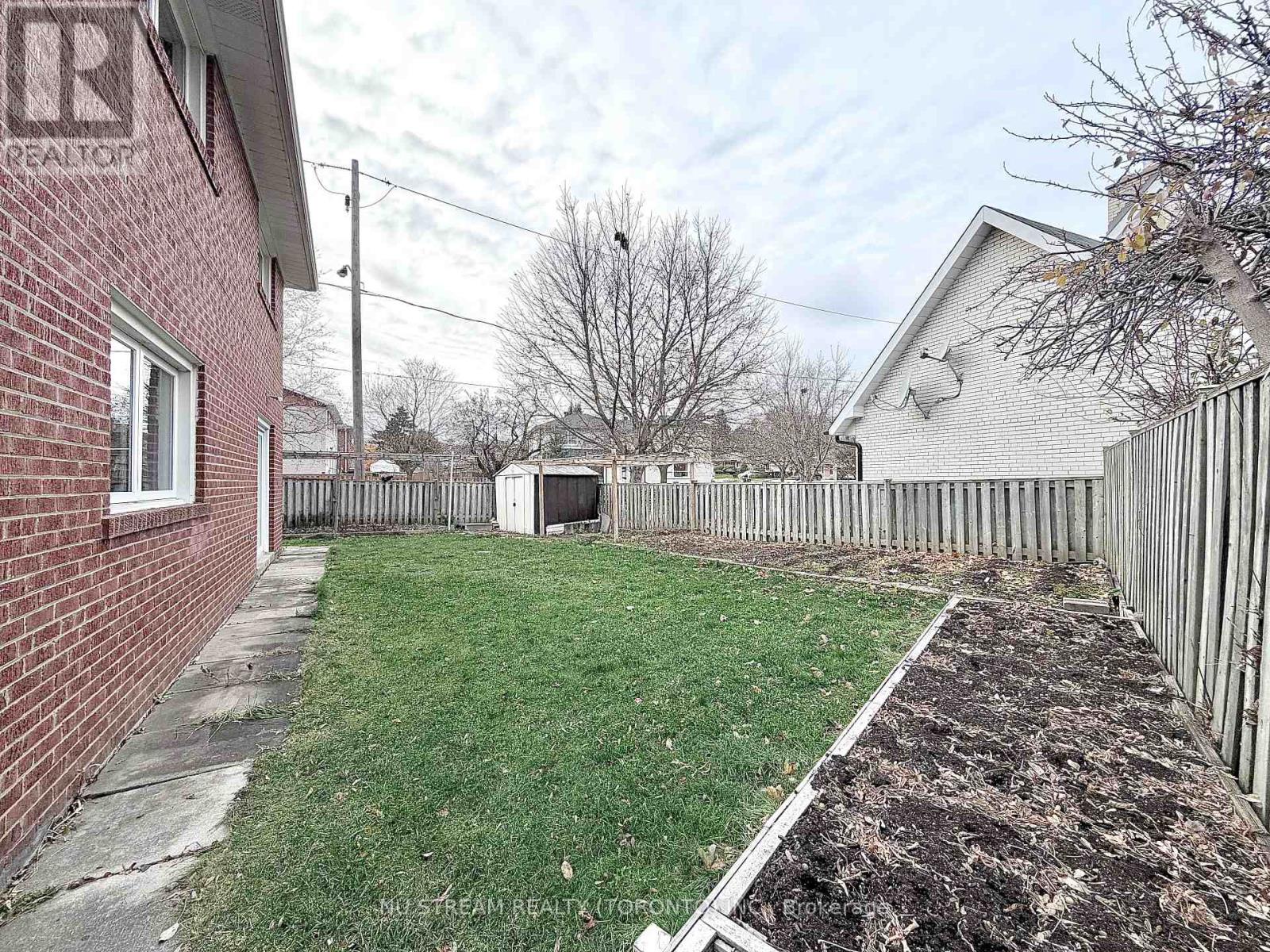 3 Mosedale Crescent, Toronto (don Valley Village), Ontario