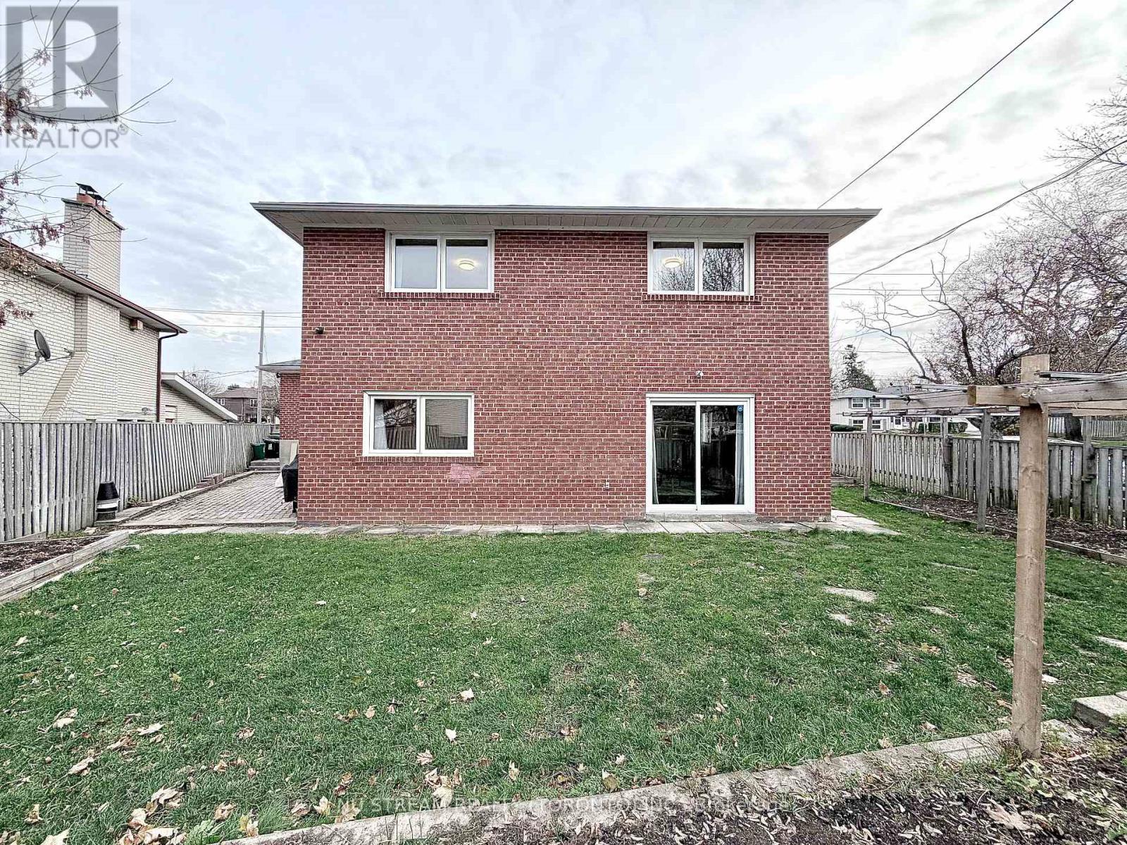 3 Mosedale Crescent, Toronto (don Valley Village), Ontario