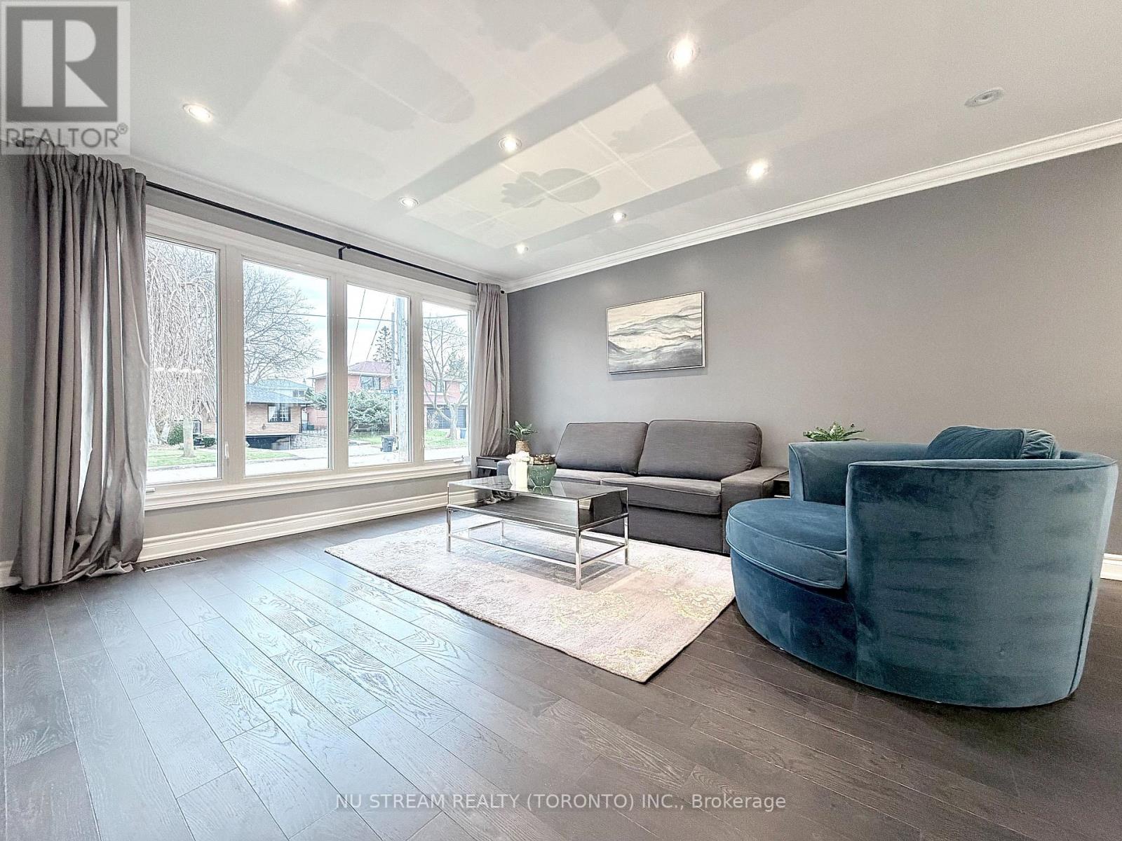 3 Mosedale Crescent, Toronto (don Valley Village), Ontario