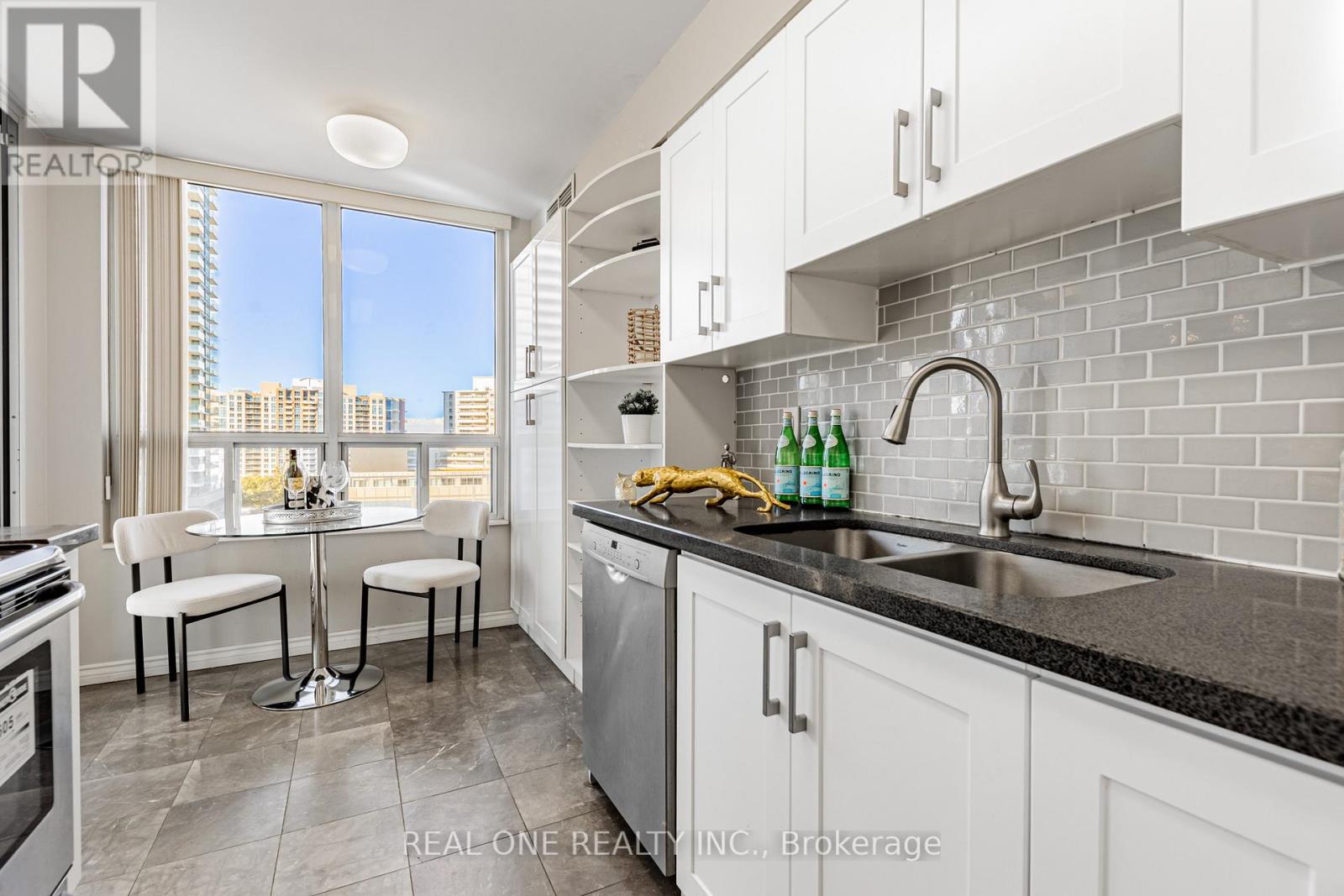 1503 - 238 Doris Avenue, Toronto (willowdale East), Ontario