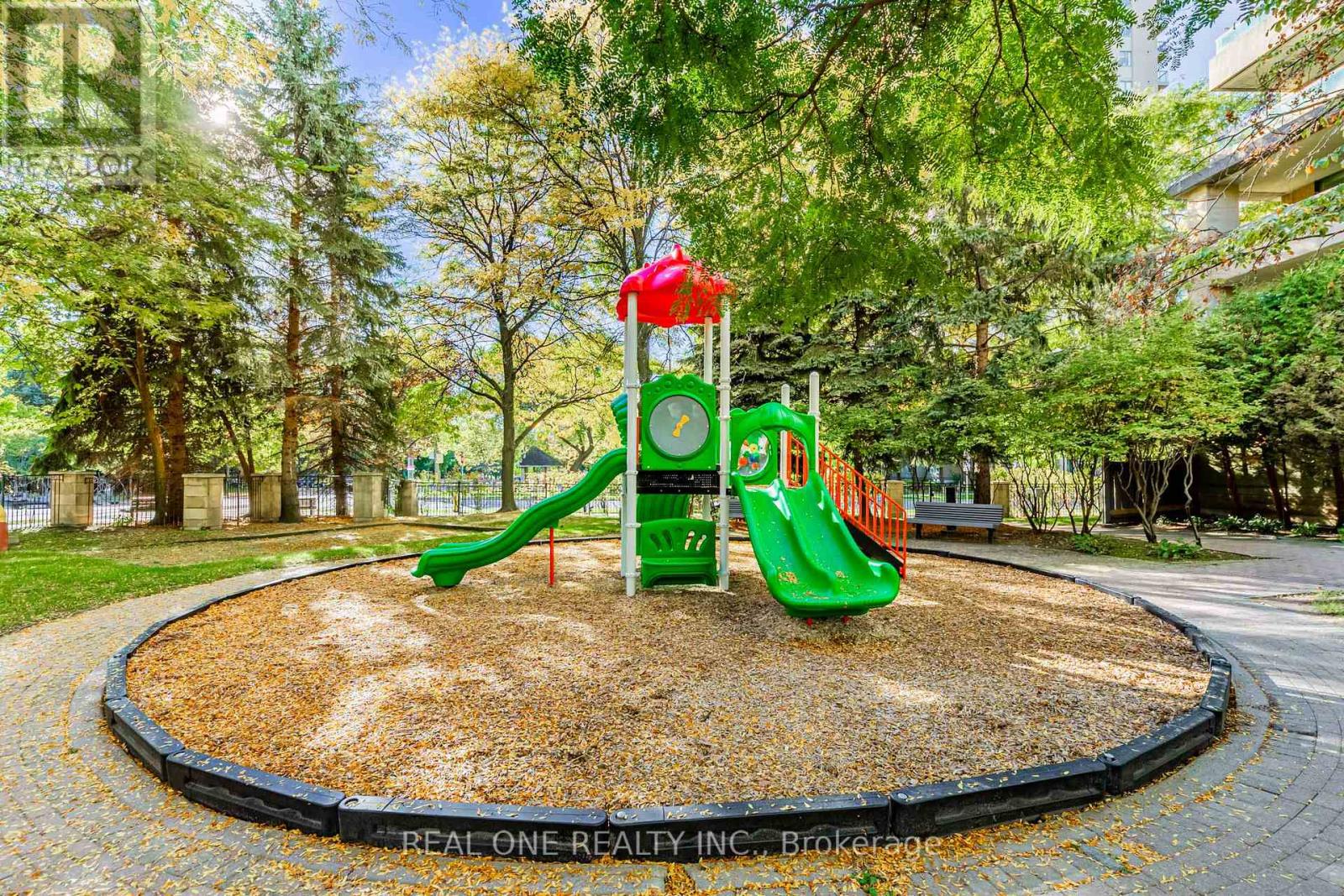 1503 - 238 Doris Avenue, Toronto (willowdale East), Ontario