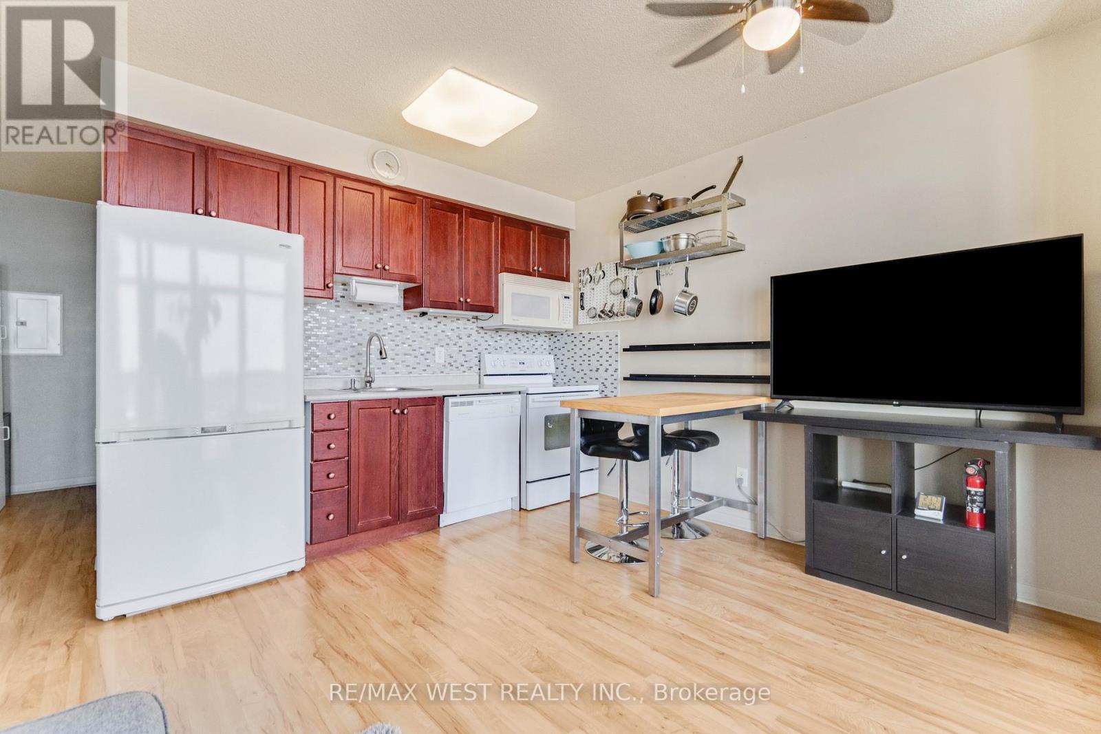 1002 - 2464 Weston Road, Toronto (weston), Ontario