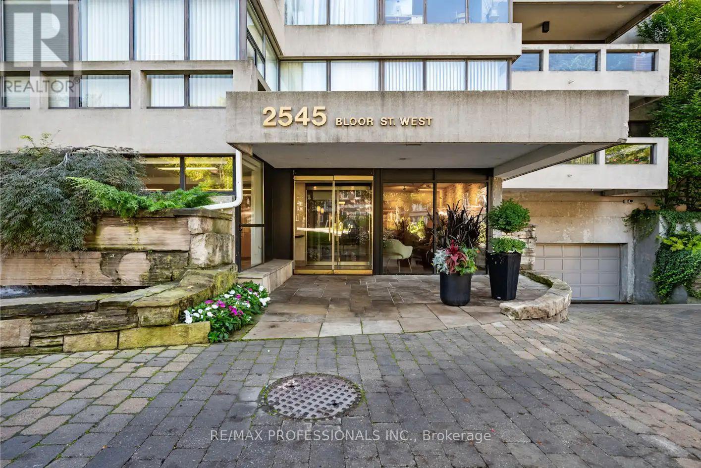 404 - 2545 Bloor Street W, Toronto (high Park-swansea), Ontario