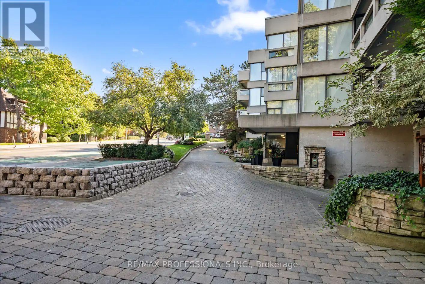 404 - 2545 Bloor Street W, Toronto (high Park-swansea), Ontario