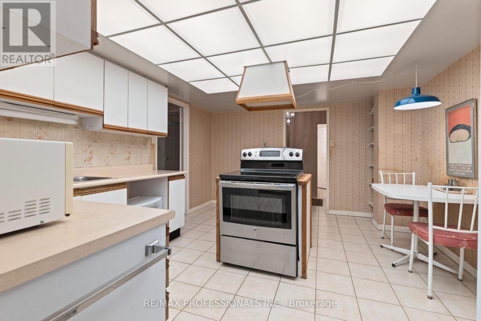 404 - 2545 Bloor Street W, Toronto (high Park-swansea), Ontario