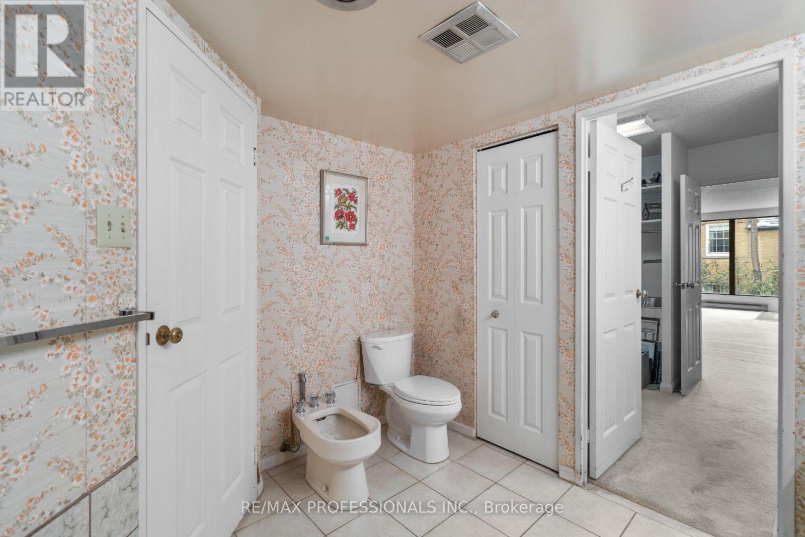 404 - 2545 Bloor Street W, Toronto (high Park-swansea), Ontario