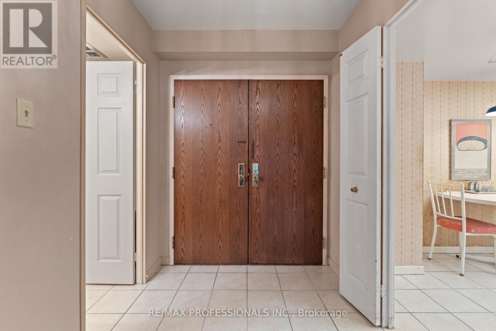 404 - 2545 Bloor Street W, Toronto (high Park-swansea), Ontario