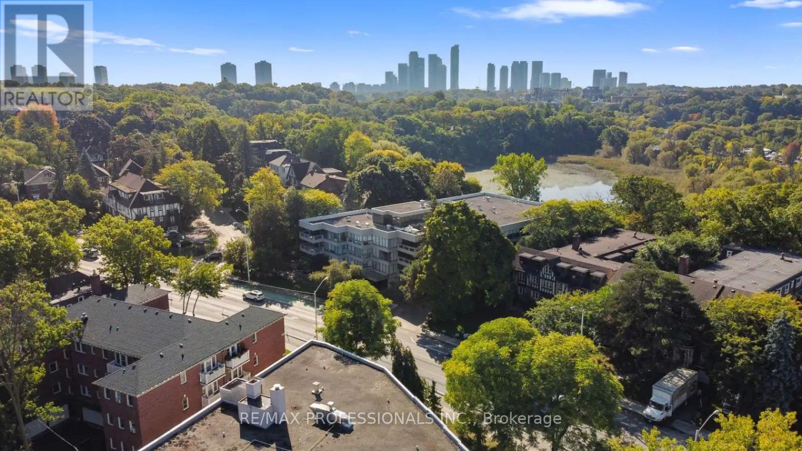 404 - 2545 Bloor Street W, Toronto (high Park-swansea), Ontario