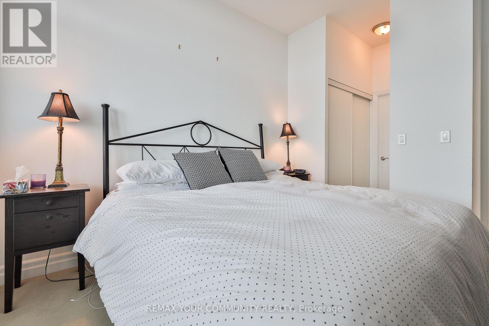 Ph 201 - 8 Scollard Street, Toronto (annex), Ontario