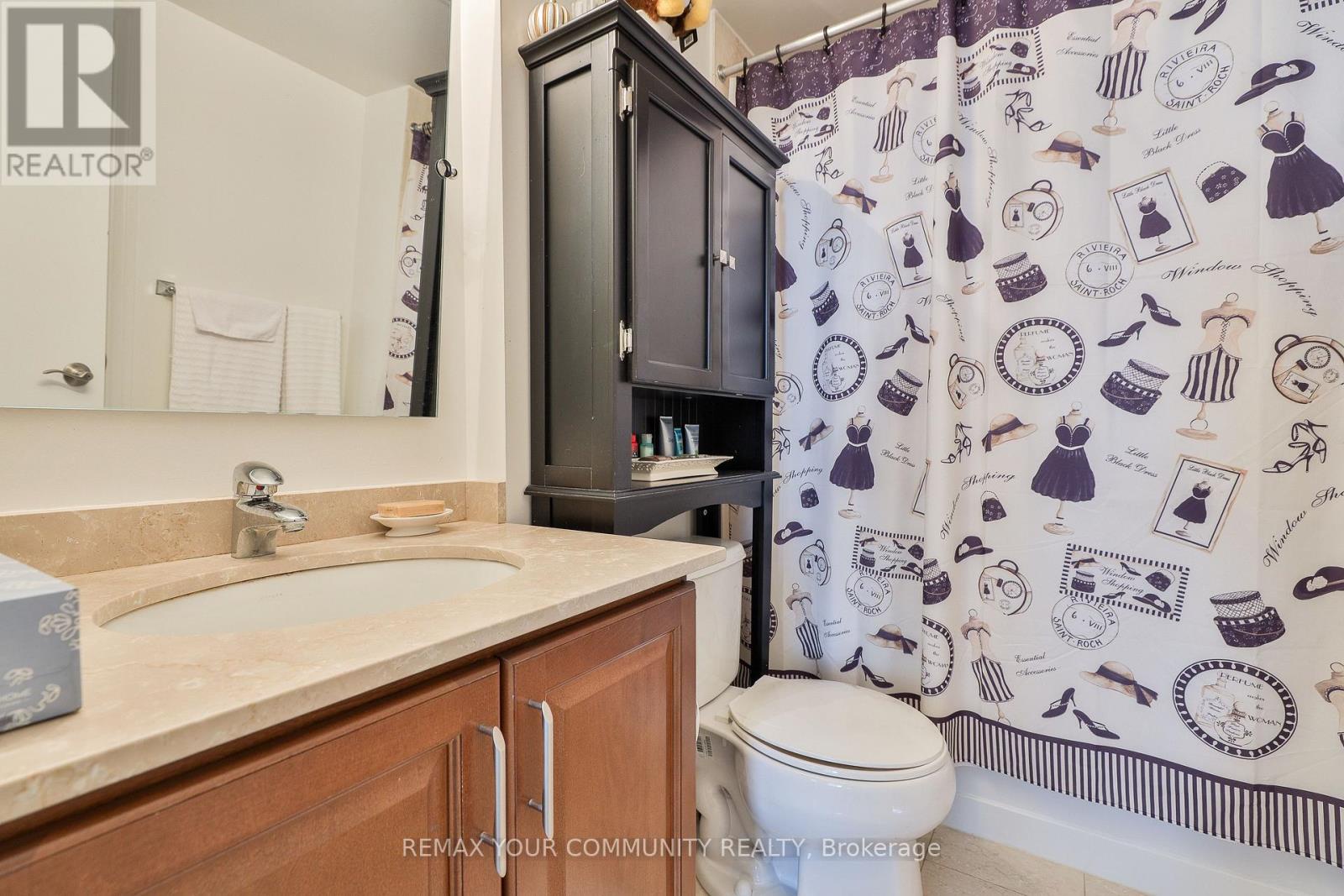 Ph 201 - 8 Scollard Street, Toronto (annex), Ontario