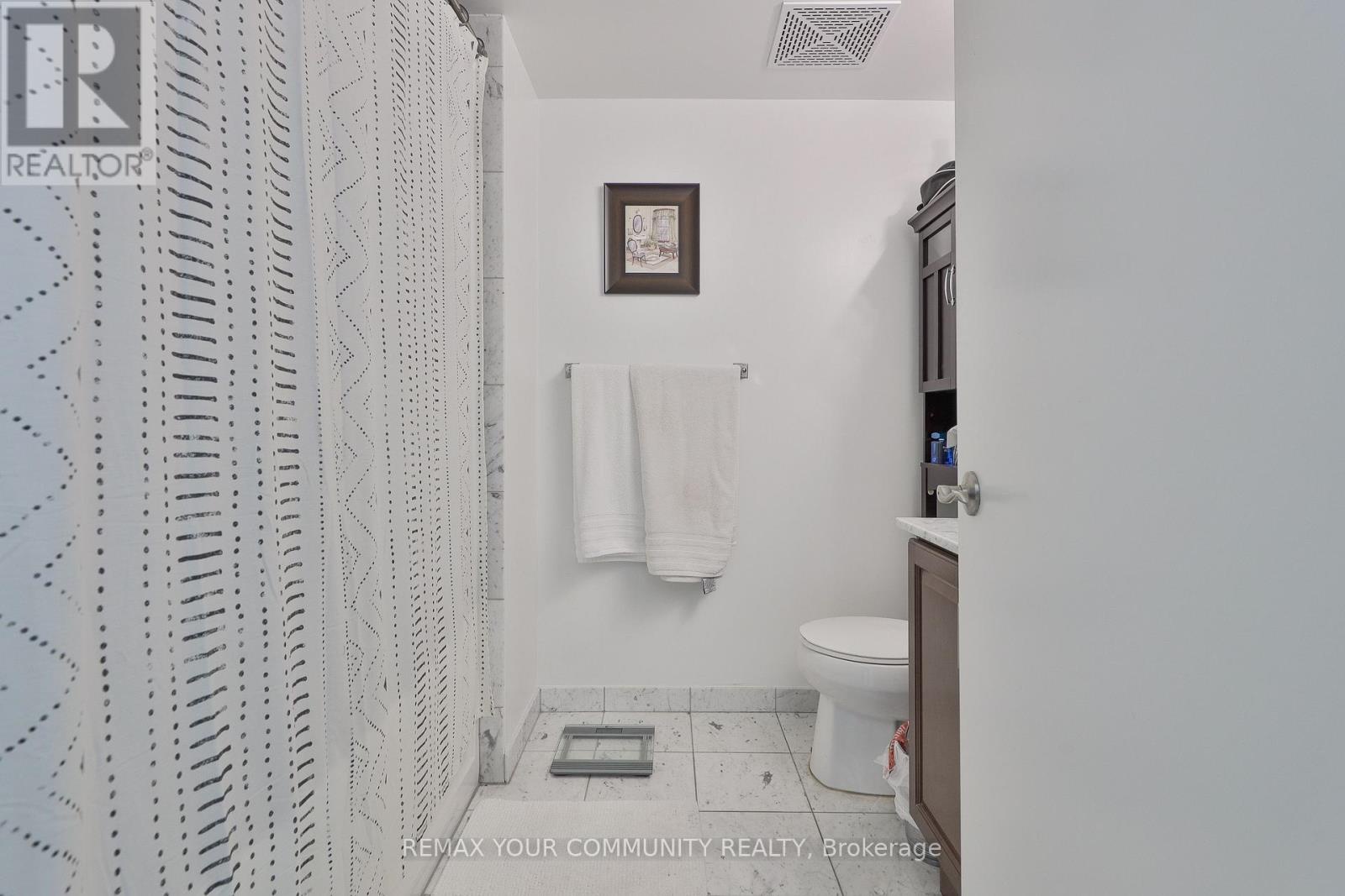 Ph 201 - 8 Scollard Street, Toronto (annex), Ontario