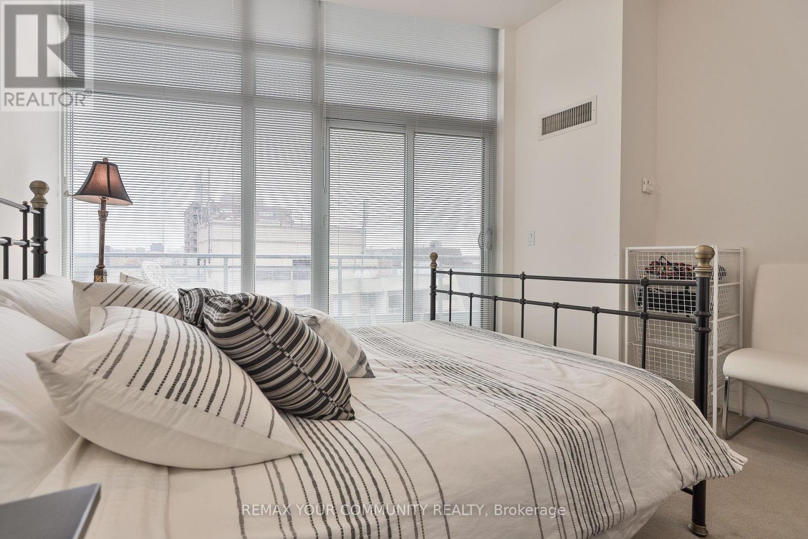 Ph 201 - 8 Scollard Street, Toronto (annex), Ontario