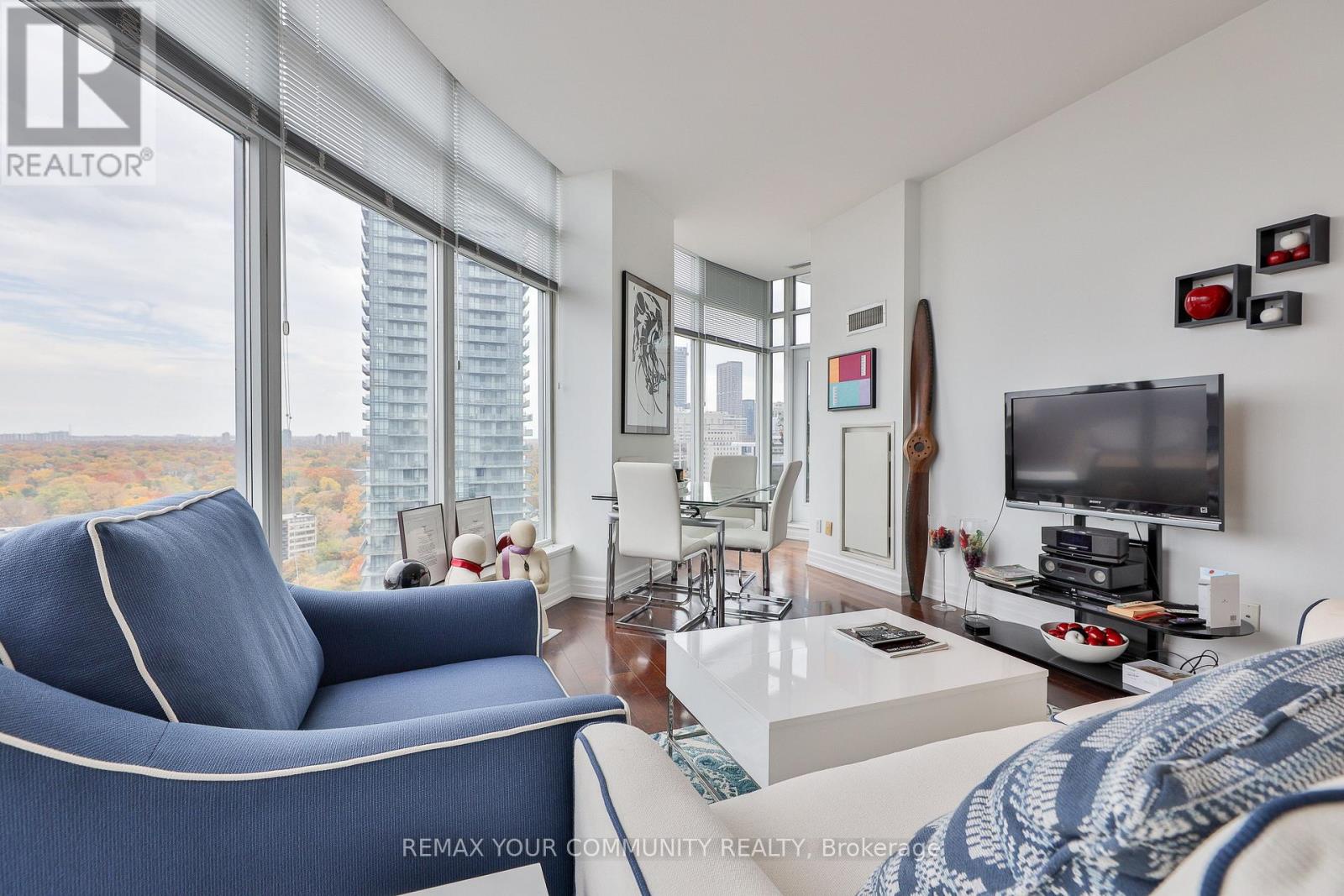 Ph 201 - 8 Scollard Street, Toronto (annex), Ontario