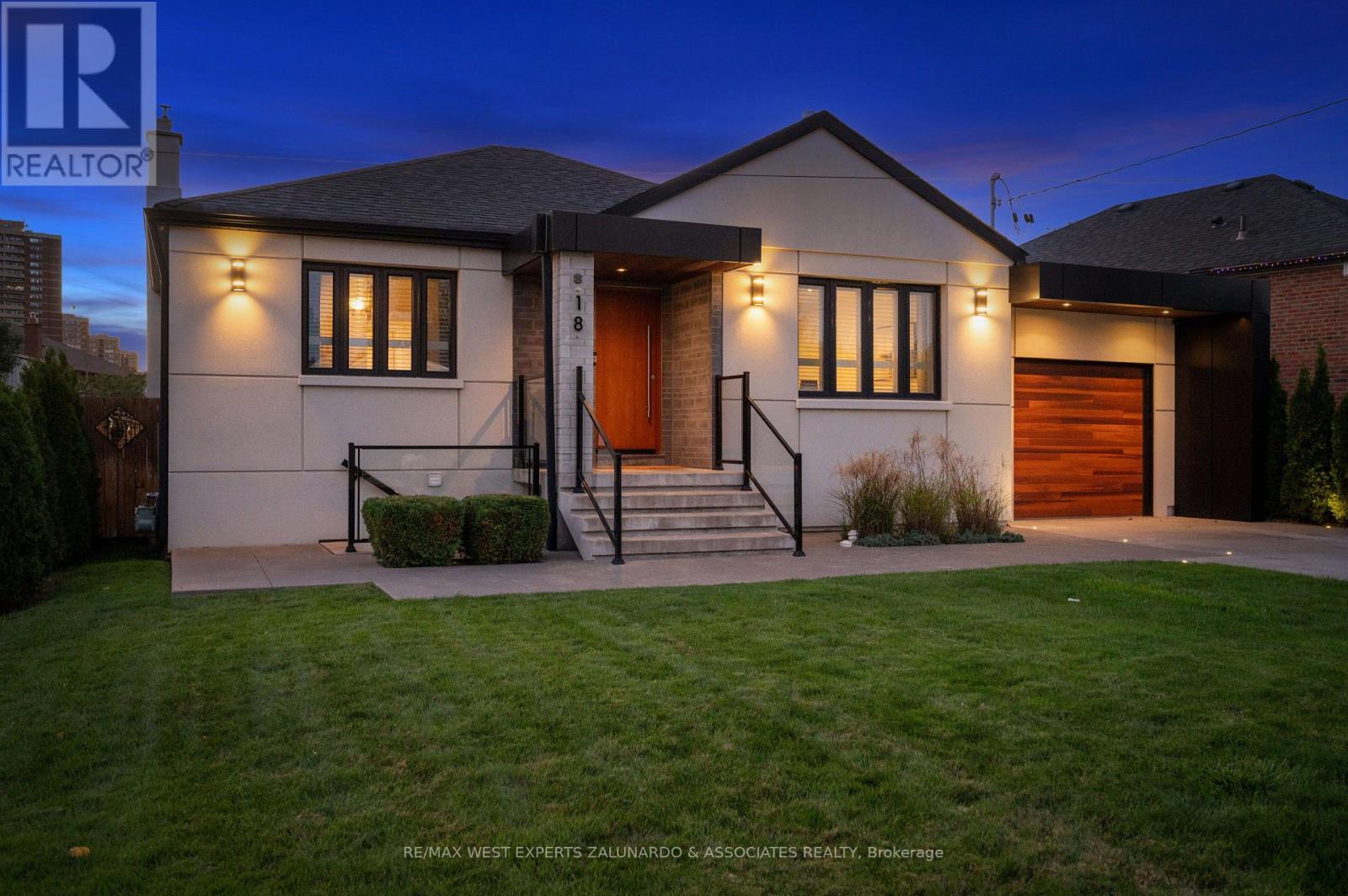 18 Smallwood Drive, Toronto (downsview-roding-cfb), Ontario