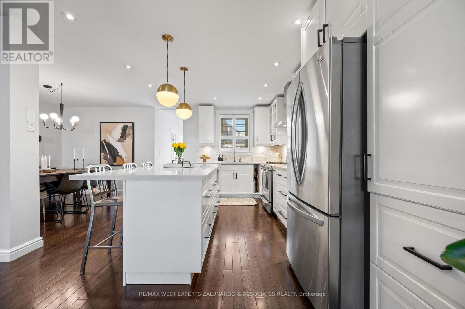 18 Smallwood Drive, Toronto (downsview-roding-cfb), Ontario