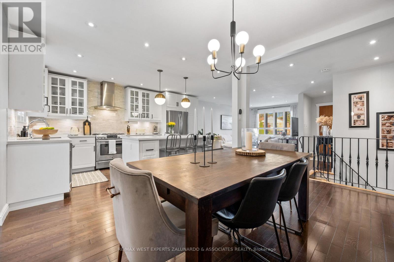 18 Smallwood Drive, Toronto (downsview-roding-cfb), Ontario