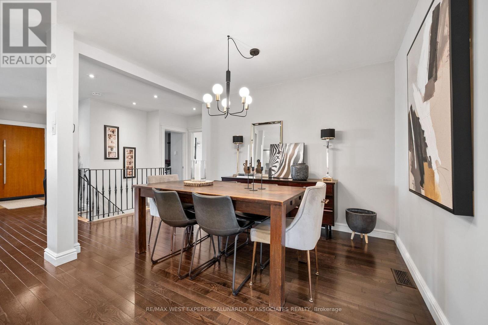 18 Smallwood Drive, Toronto (downsview-roding-cfb), Ontario