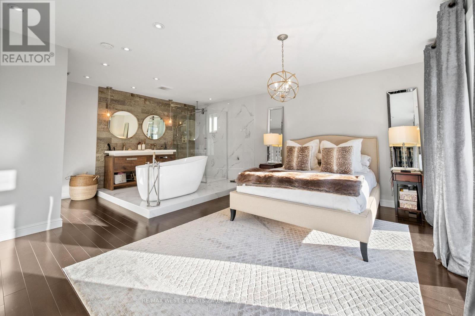 18 Smallwood Drive, Toronto (downsview-roding-cfb), Ontario