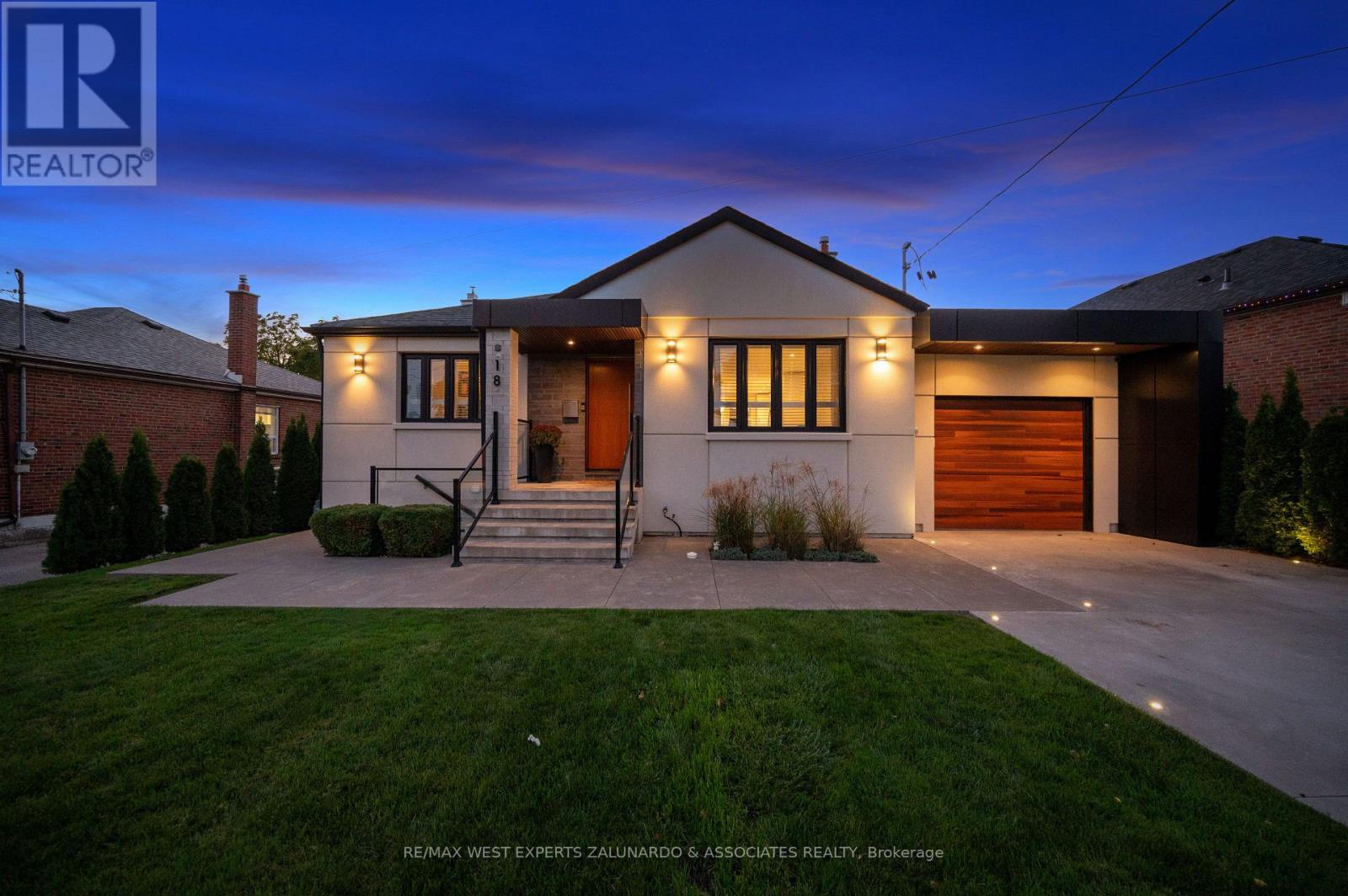 18 Smallwood Drive, Toronto (downsview-roding-cfb), Ontario