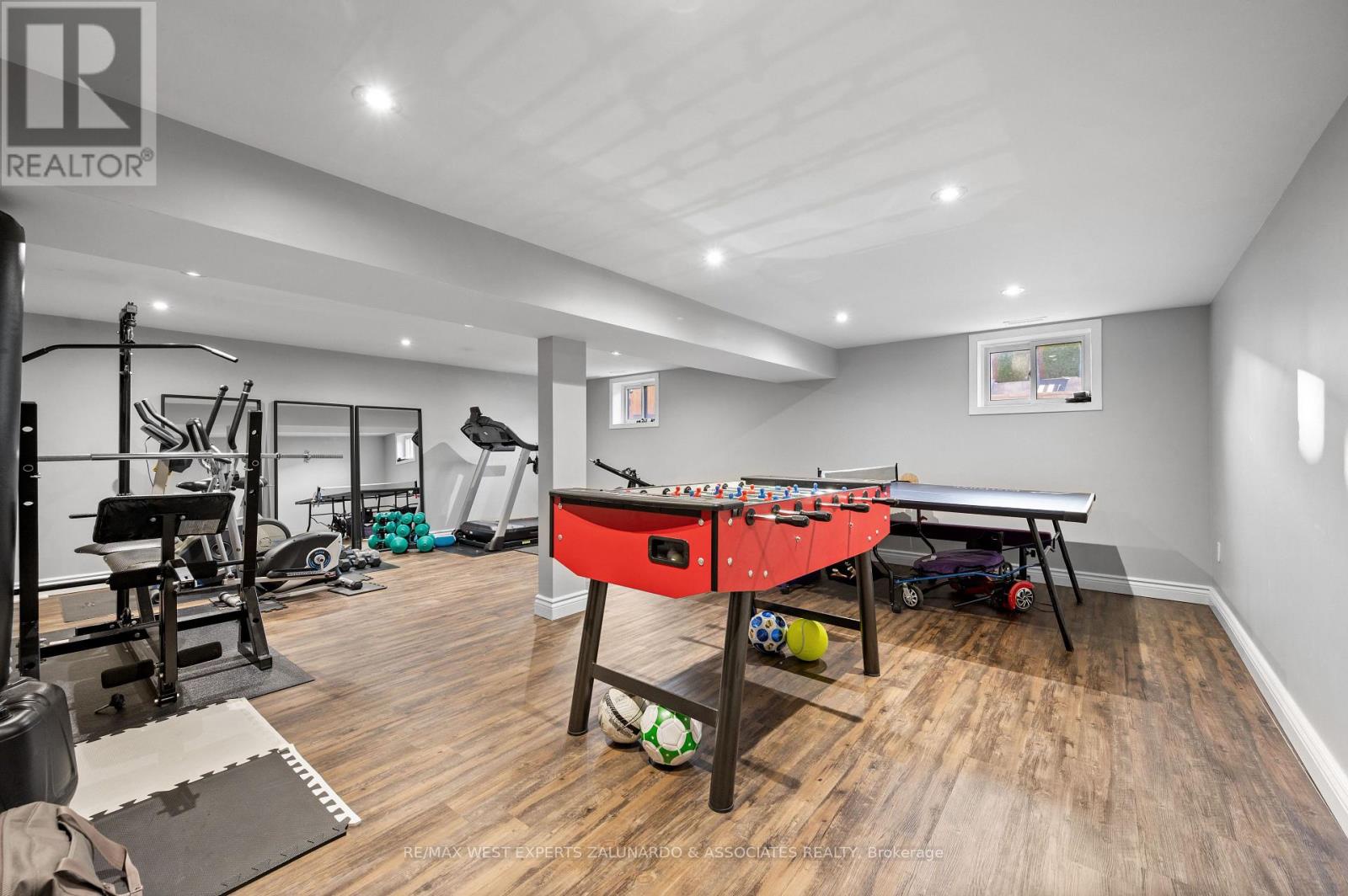 18 Smallwood Drive, Toronto (downsview-roding-cfb), Ontario