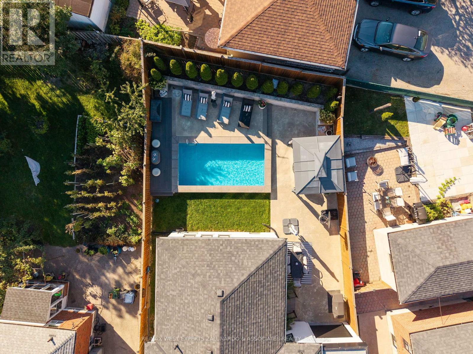 18 Smallwood Drive, Toronto (downsview-roding-cfb), Ontario